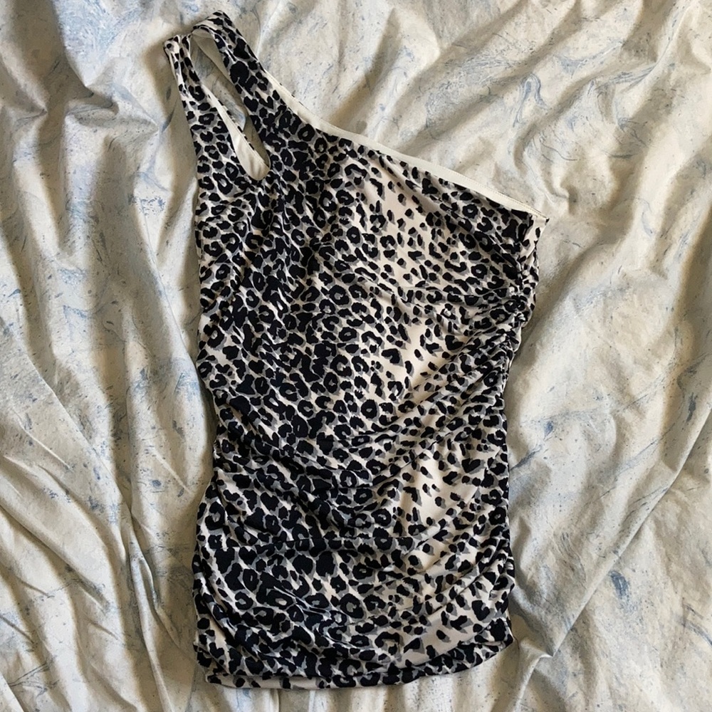 One shoulder Top